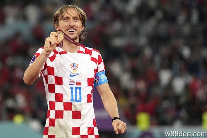 Luka Modric thuận chân nào? Tiểu sử chàng tiền vệ Croatia
